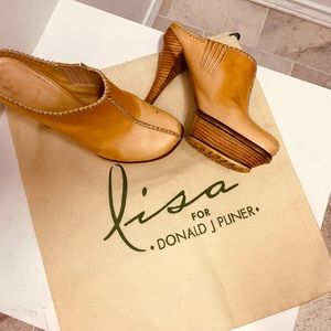 Lisa for Donald J. Pilner platform clogs size 7.5
